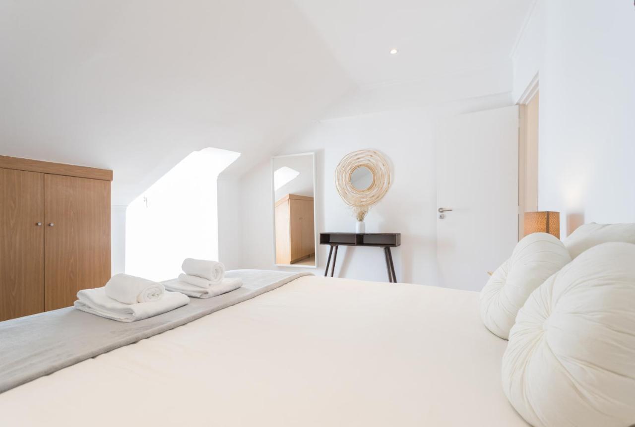 Rato Cozy 3Br W/Balcony - By Lu Holidays Apartment Lisbon Bagian luar foto