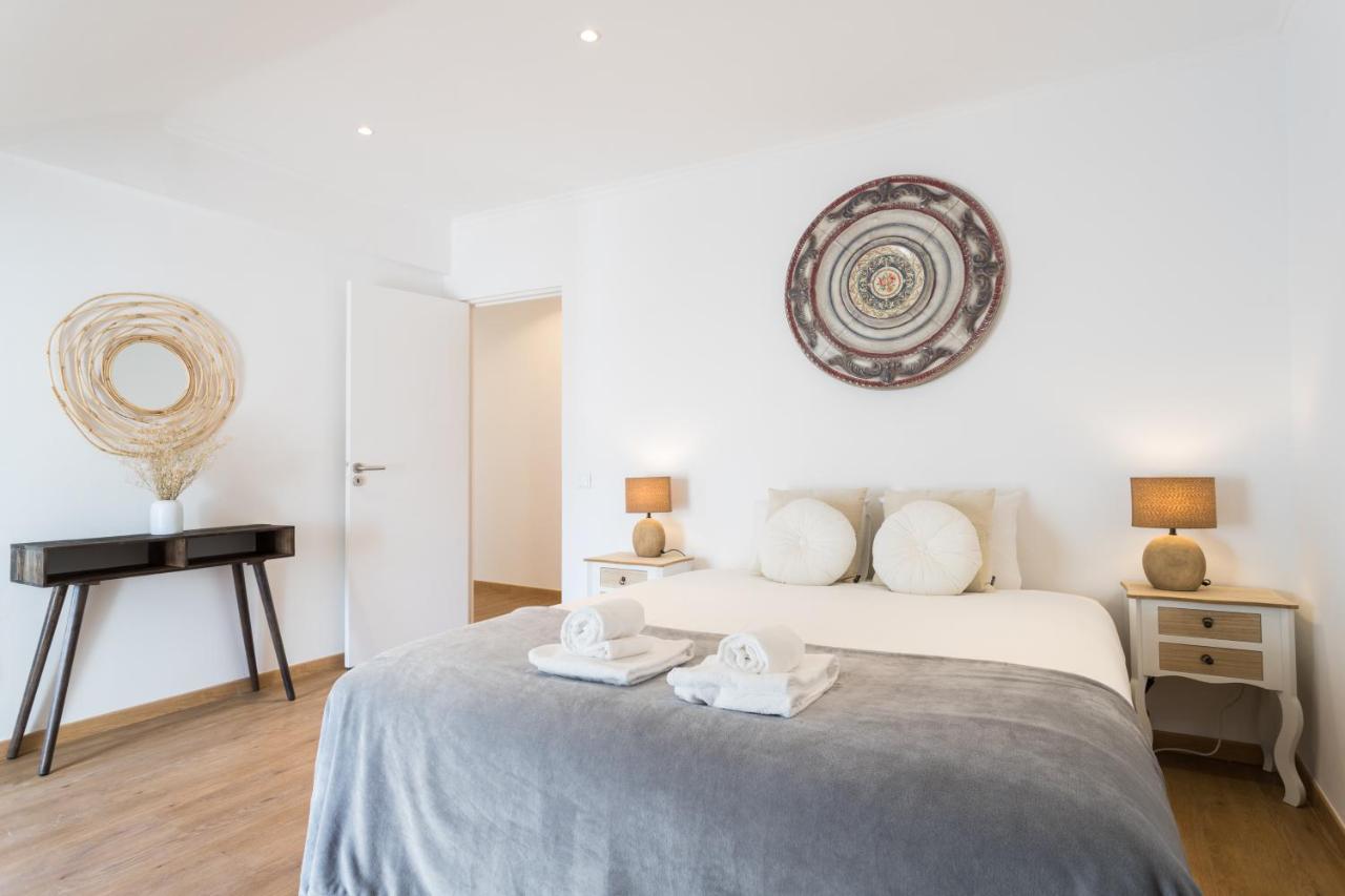 Rato Cozy 3Br W/Balcony - By Lu Holidays Apartment Lisbon Bagian luar foto